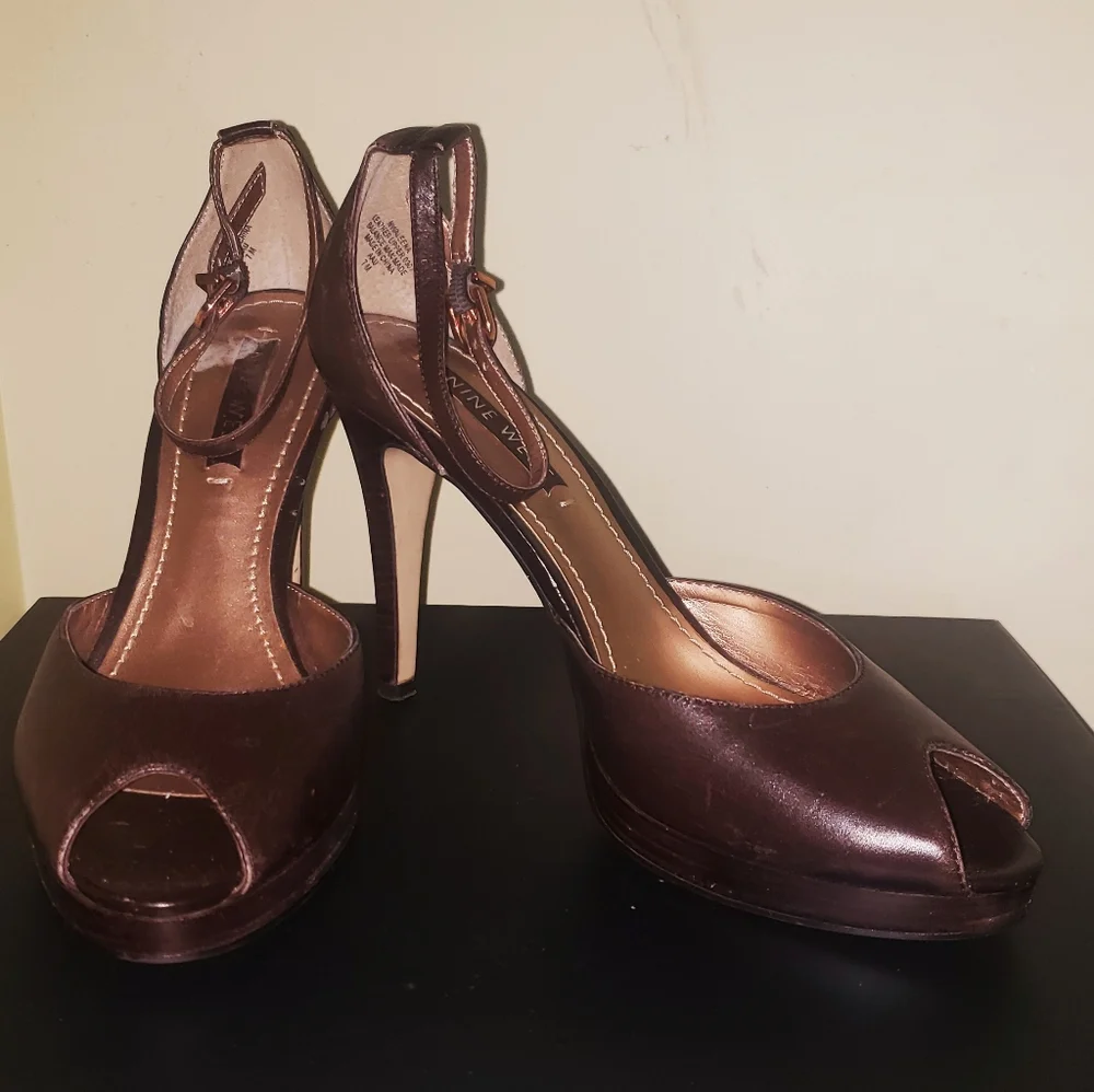 𝐍𝐈𝐍𝐄 𝐖𝐄𝐒𝐓 Leather Mary Jane Peep Toe Heels! Sz 7 Wmns. Stunning! - Picture 5 of 12